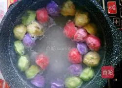 Illustration of how to make delicious colorful vegetarian dumplings 15