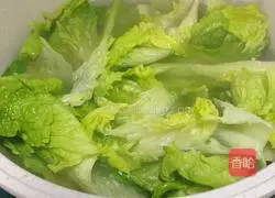 Beef Ball Lettuce Soup Recipe Illustration 5