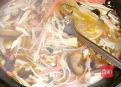 Illustration of how to make delicious hot and sour soup 7