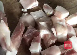 Illustration of how to cook pork belly and small potatoes 3