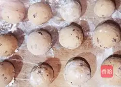 Illustration of how to make flowering red date steamed buns 9