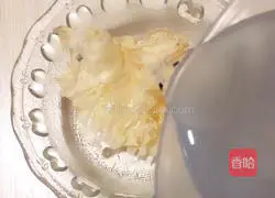 Illustration of how to make purple potato, red dates and white fungus soup 2