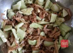 Illustration of how to make jellyfish mixed with cucumber 4