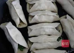 Illustration of how to make fried radish leaves 9