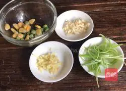 Yellow croaker in tomato sauce Illustration of how to do it 3