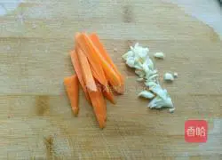 Illustration of how to make cucumber mixed with dried beans 3