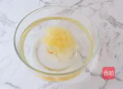 Illustration of how to make papaya and white fungus nourishing soup 3