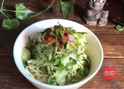 Illustration of how to make cold cucumber noodles 9