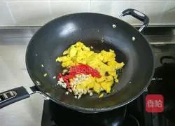 Illustration of how to make scrambled eggs with broccoli 5