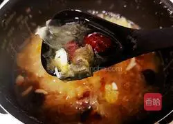 Illustration of how to make Tremella Peach Gum Nourishing and Beauty Soup 14