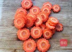 Illustration of how to make steamed dumplings with loofah and meat filling 8