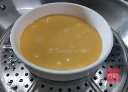 Illustration of how to make steamed eggs with flowers 5