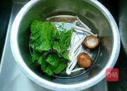 Mushroom and meat soup recipe illustration 3