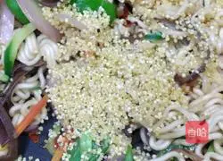 Illustration of how to make millet fried instant noodles (vegetarian) 8