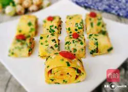 Illustration of how to make leek and shrimp skin egg rolls 14