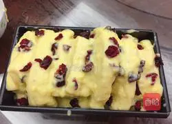 Hand-shredded cranberries Illustration of making toast 7