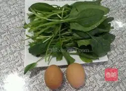 Illustration of how to make spinach with egg skin 1