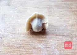 Illustration of how to make steamed dumplings with loofah and meat filling 6