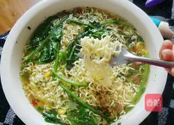 Illustration of how to cook instant noodles in a microwave oven 7