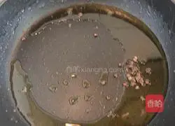 Illustration of how to make a bowl of fried sauce and fried noodles (Lantern Festival on the fifteenth day of the first lunar month)