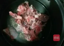 Illustration of how to make braised pork ribs with white radish 1