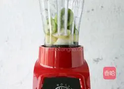 Illustration of how to make kiwi and pear juice 2