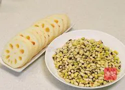 Illustration of how to make rice bean, lotus root and pork ribs soup 2