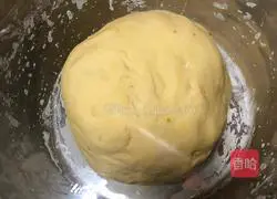 Illustration of how to make pumpkin and bean paste milk-flavored steamed buns 3