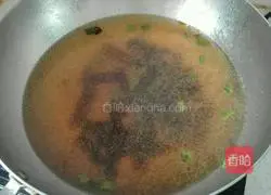 Illustration of how to make kelp and tofu soup 6