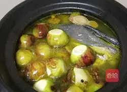 Illustration of how to make stewed black-bone chicken with figs 3