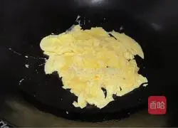 Illustration of how to make egg and tofu soup 3