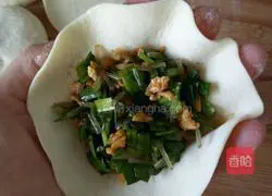 Illustration of how to make ice flower fried buns 5