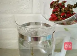 Illustration of how to make chrysanthemum and wolfberry tea 5