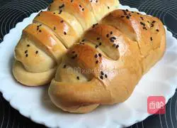 Illustration of how to make meat floss bread 4