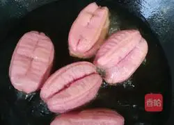 Illustration of making dragon fruit fried dough sticks 11