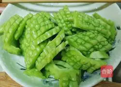 Bitter Melon Stir-fried Beef Recipe Illustration 1