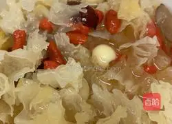 Illustration of how to make rock sugar lotus seeds and snow fungus syrup 6