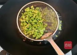 Recipe for crispy carob egg pancakes Illustration 4