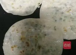 Illustration of how to make scallion pancakes for breakfast 9