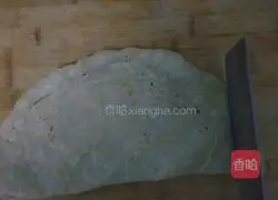 Illustration of how to make fried pancakes with garlic sauce 7