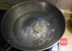 Illustration of how to make mustard shredded pork soup 6