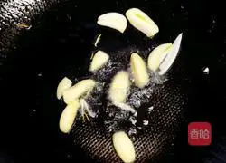 Illustration of how to make white pomfret in stone pot 3