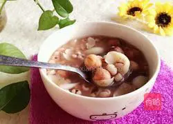 Illustration of how to make lotus seed, lily and coix seed soup 6