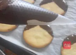 Illustration of how to make doll cookies 12