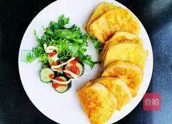 Illustration of how to make simple and healthy breakfast egg and steamed bun slices 6