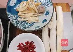 Illustration of how to make Adenophora and Yuzhu Huaishan Old Duck Soup 1