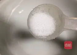 Illustration of how to make Sichuan style double pepper spicy soaked chicken feet 5