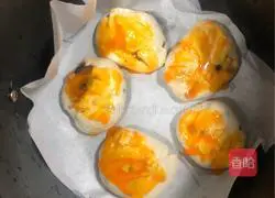 Illustration of how to make delicious snack red bean pie 3