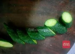 Illustration of how to make cucumber and yuba 7