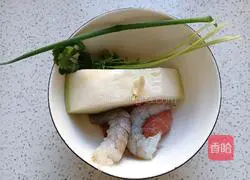 Illustration of how to make shrimp and lean meat and winter melon soup 2